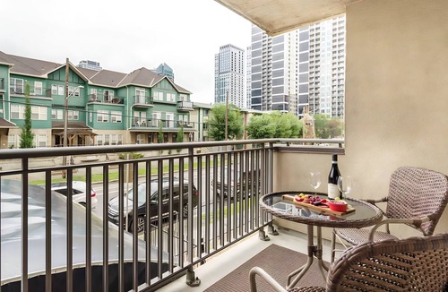 Beltline Condo | Downtown Condo Near Stampede and BMO with Parking
