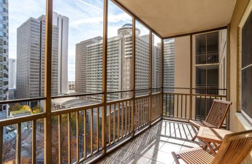 Downtown Atlanta House | Downtown Condo! Private Balcony! PT10F