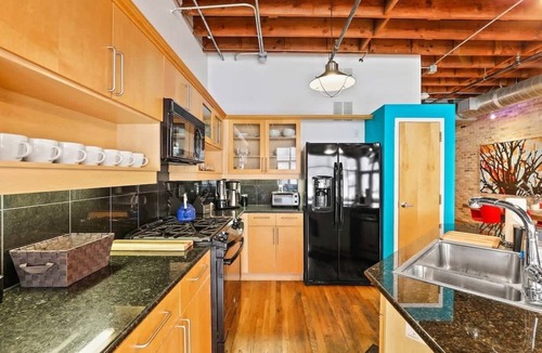 Downtown Austin Condo | Downtown Condo + Private Rooftop - Walk to 6th St