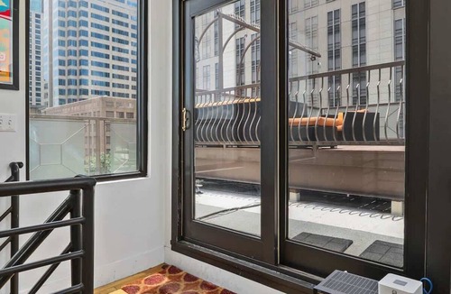 Downtown Austin Condo | Downtown Condo + Private Rooftop - Walk to 6th St