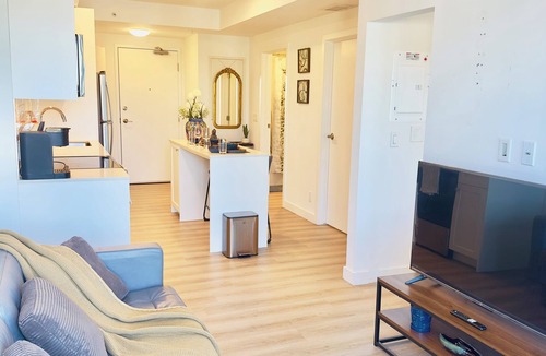 Crescent Heights Condo | Downtown Condo, Stylish & Comfy