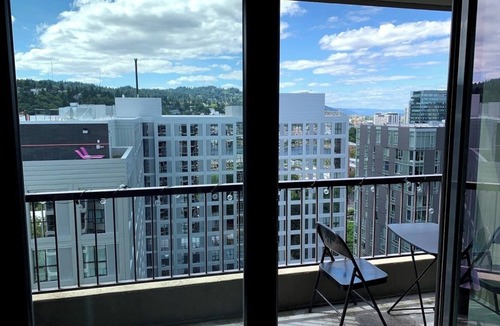 Downtown Portland Condo | Downtown condo with free parking