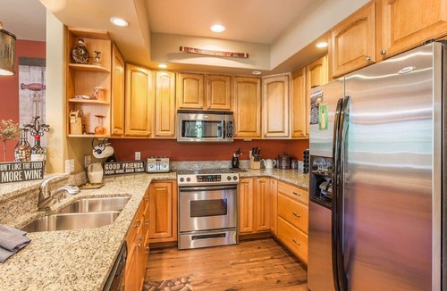 Leavenworth Condo | Downtown Corner Unit with Views