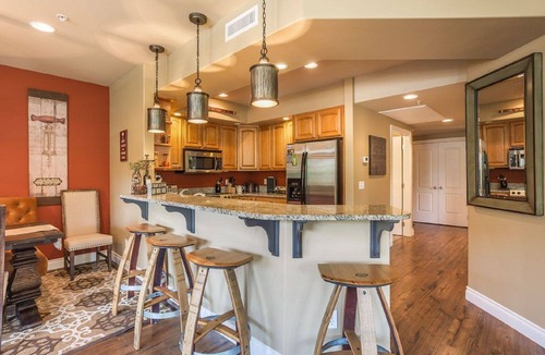 Leavenworth Condo | Downtown Corner Unit with Views