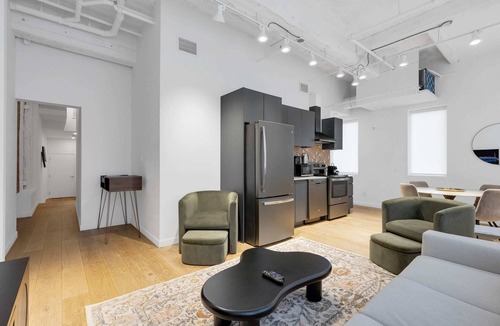 Downtown Montreal Apartment | Downtown|Cozy 1BR+Sofa Bed |2 Baths| Walk Everywhere