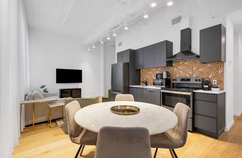 Downtown Montreal Apartment | Downtown|Cozy 1BR+Sofa Bed |2 Baths| Walk Everywhere