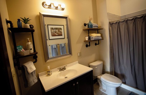Wenatchee Apartment | Downtown Cozy Castlerock Suite