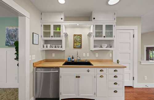 Bend House | Downtown Craftsman with Hot Tub