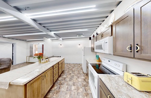 Lander House | Downtown Creek Retreat! Fully Furnished with Great Work Space too!