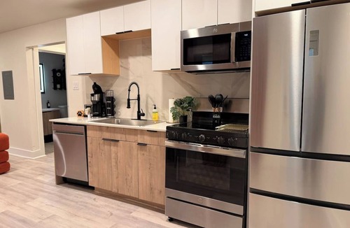 Peak's Suburban Addition Apartment | Downtown Dallas Hideaway W Free Parking Sleeps 4 Guests