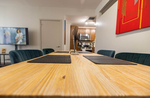 Downtown Dallas Apartment | Downtown Dallas - King Bed + Free Parking - Pool