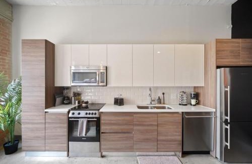 Downtown Dallas Apartment | Downtown Dallas Stay with Pool & Theater