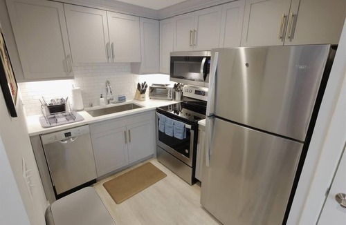 Logan Circle Apartment | Downtown DC Awaits with Parking Permit