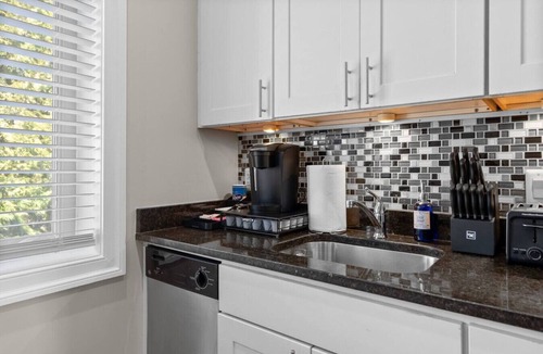 Northeast Hotel | Downtown DC Condo 2BD+1Bath+Free Parking