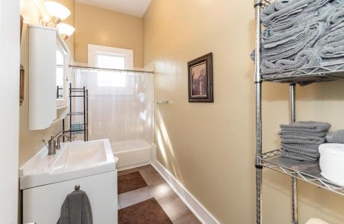 Main - Military Plaza House | Downtown Delight Central Gem