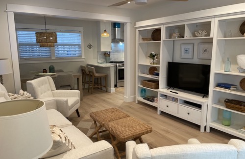 Marina District House | Downtown Delray Cottage-Walk to everything!