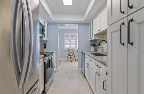Lake Ida Shores Apartment | Downtown Delray GEM