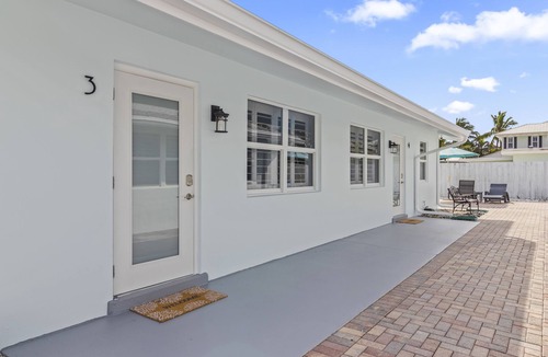 Lake Ida Shores Apartment | Downtown Delray GEM