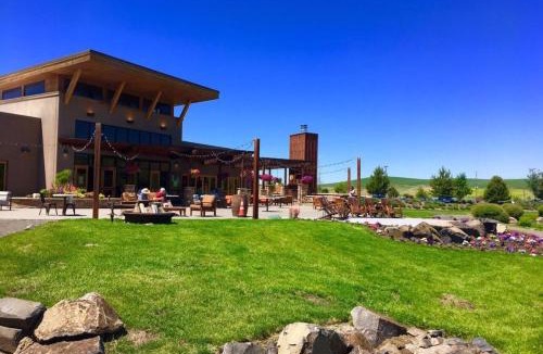 Walla Walla Apartment | Downtown Deluxe Studio - Patio, Walk to Wineries