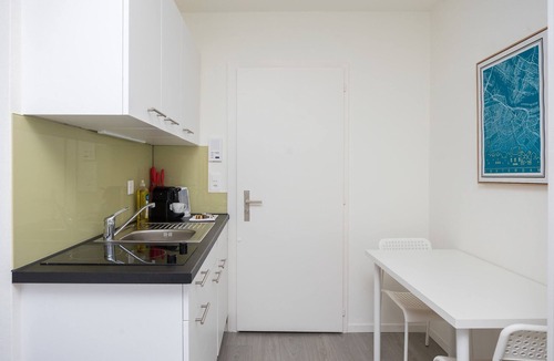 Sihlfeld Apartment | Downtown Deluxe Studio with Queen Bed(BE-25)