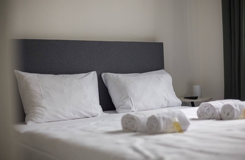 Sihlfeld Apartment | Downtown Deluxe Studio with Queen Bed (BE-55)