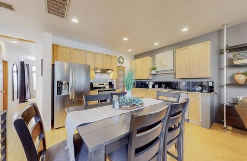 Spruce Park House | Downtown Deluxe Townhome, near UNM