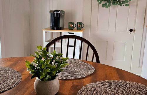 Waterville Apartment | Downtown Den/Sleeps 3/Washer/Dryer