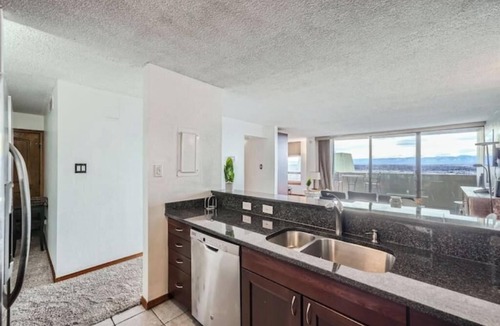 Downtown Denver Apartment | Downtown Denver Furnished 1 BDR w/Rooftop Pool