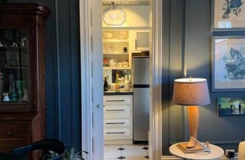 Burlington Apartment | Downtown Designer Digs