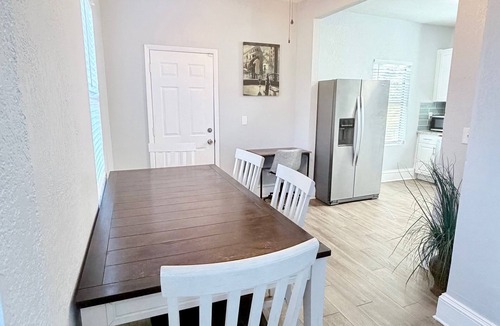 Urban Core House | Downtown Double Decker - Walking Distance to Stadium
