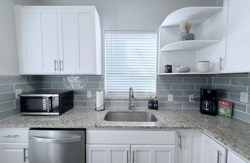 Urban Core House | Downtown Double Decker - Walking Distance to Stadium