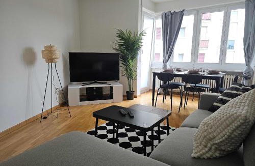 Oerlikon House | Downtown Dream 3 5BR with Balcony and Style BA21