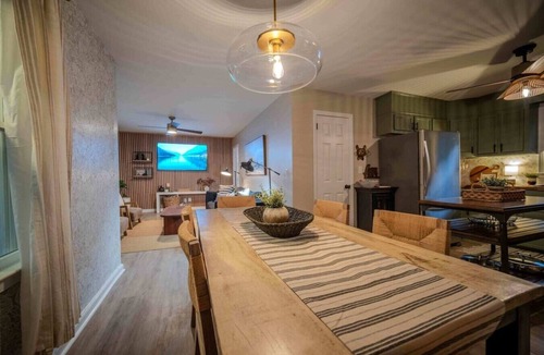 Acworth House | Downtown Dugout: Pool Table, Patio & Near Acworth!