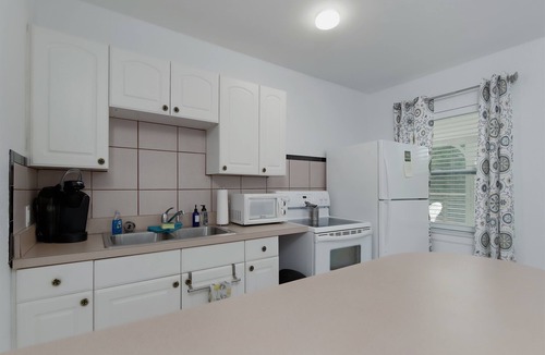 Downtown Dunedin Cottage | Downtown Dunedin Cottage Walk to Restaurants