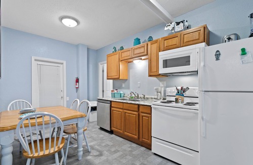 Dunedin Cottage | Downtown Dunedin Main Street Retreat