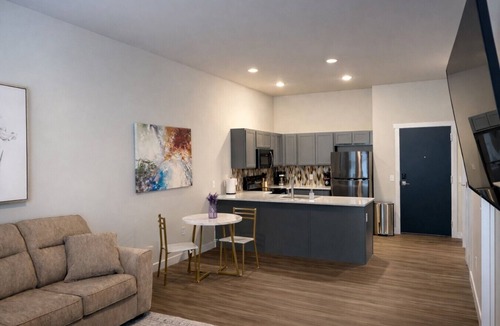 Downtown Eau Claire Apartment | Downtown Eau Claire 1BR on S Barstow