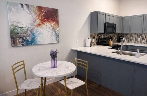Downtown Eau Claire Apartment | Downtown Eau Claire 1BR on S Barstow