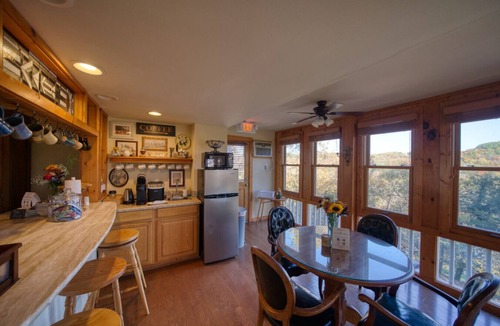 Eureka Springs Historic District Apartment | Downtown Edgewood Terr Piedmont