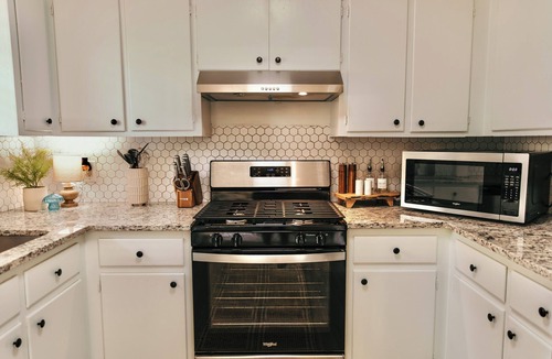 Tulsa House | Downtown Escape-3 min to Downtown-Oktoberfest-FirePit-card games & so much more.