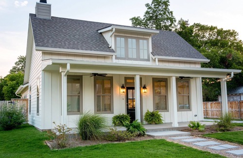 Brazos House | Downtown Estate - Walk to the Magnolia Silos, Baylor and Downtown!
