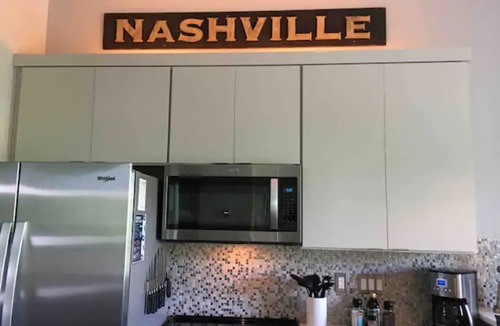 Hadley - Washington Condo | Downtown Exquisite Couples Weekend Getaway+Parking