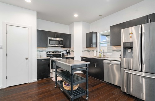 Eastside Promise Neighborhood House | Downtown - Family Pet Friendly - Remote Workers