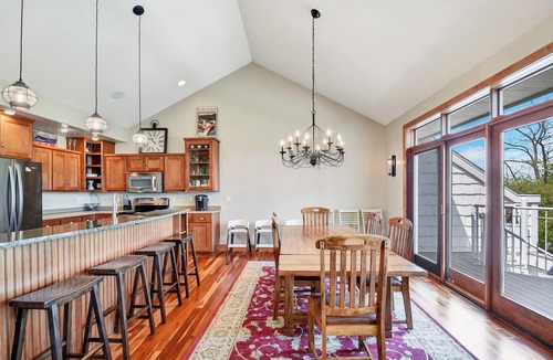 Fish Creek Condo | Downtown Fish Creek with a View