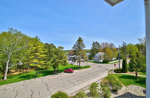 Fish Creek Condo | Downtown Fish Creek with a View