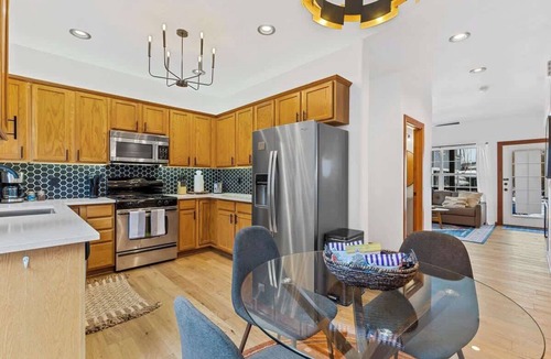Southside House | Downtown Flag | Immaculate Design | AC | Pet-Friendly!