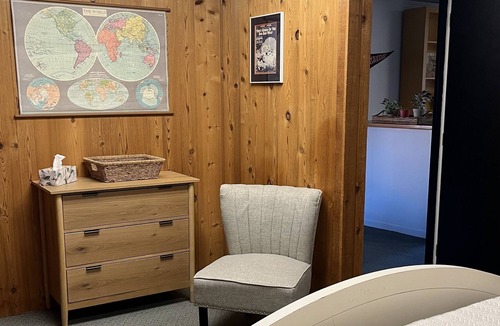 Monmouth Apartment | Downtown Flat close to WOU OSU