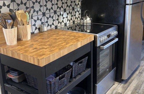 Monmouth Apartment | Downtown Flat close to WOU OSU