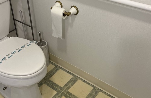 Monmouth Apartment | Downtown Flat close to WOU OSU