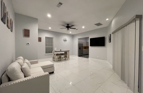Haltom City House | Downtown Fort Worth 3 Bed luxury house