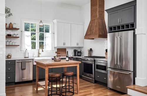 Historic Downtown Franklin House | Downtown Franklin Farmhouse. Steps to Dining, Shops & Cafes